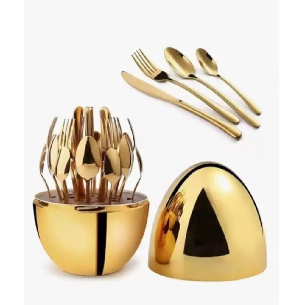 Set de cubiertos dorados con estuche